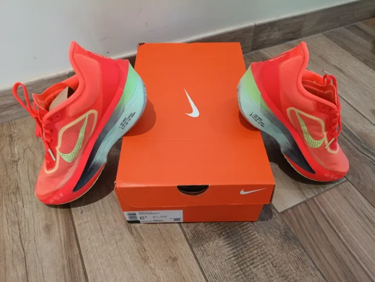 Used Nike Zoom Fly 6 bike — image 3 of 10
