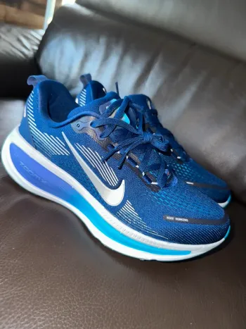 Käytetty Nike Vomero 18 Running Shoes