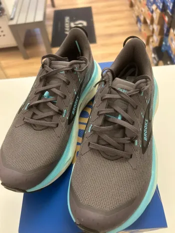Used Brooks Cascadia 19 Running Shoes