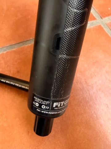 Used Fox 36 Float Rhythm Air Grip 2025 bike — image 8 of 8