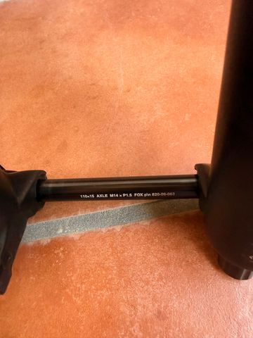 Used Fox 36 Float Rhythm Air Grip 2025 bike — image 4 of 8
