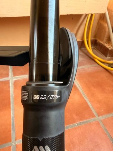 Used Fox 36 Float Rhythm Air Grip 2025 bike — image 7 of 8