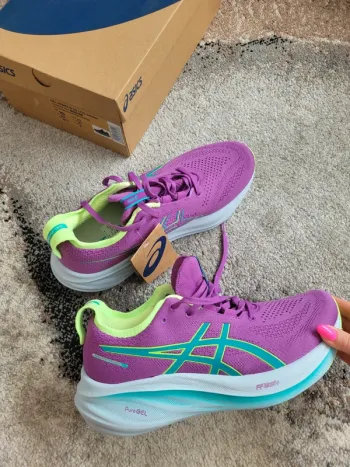 Used Asics Gel-Nimbus 26 Lite-Show bike — image 2 of 5
