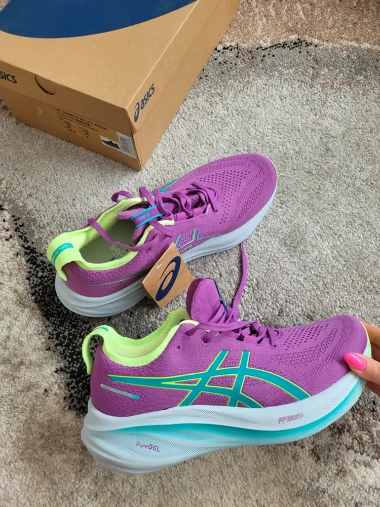Used Asics Gel-Nimbus 26 Lite-Show bike — image 2 of 5