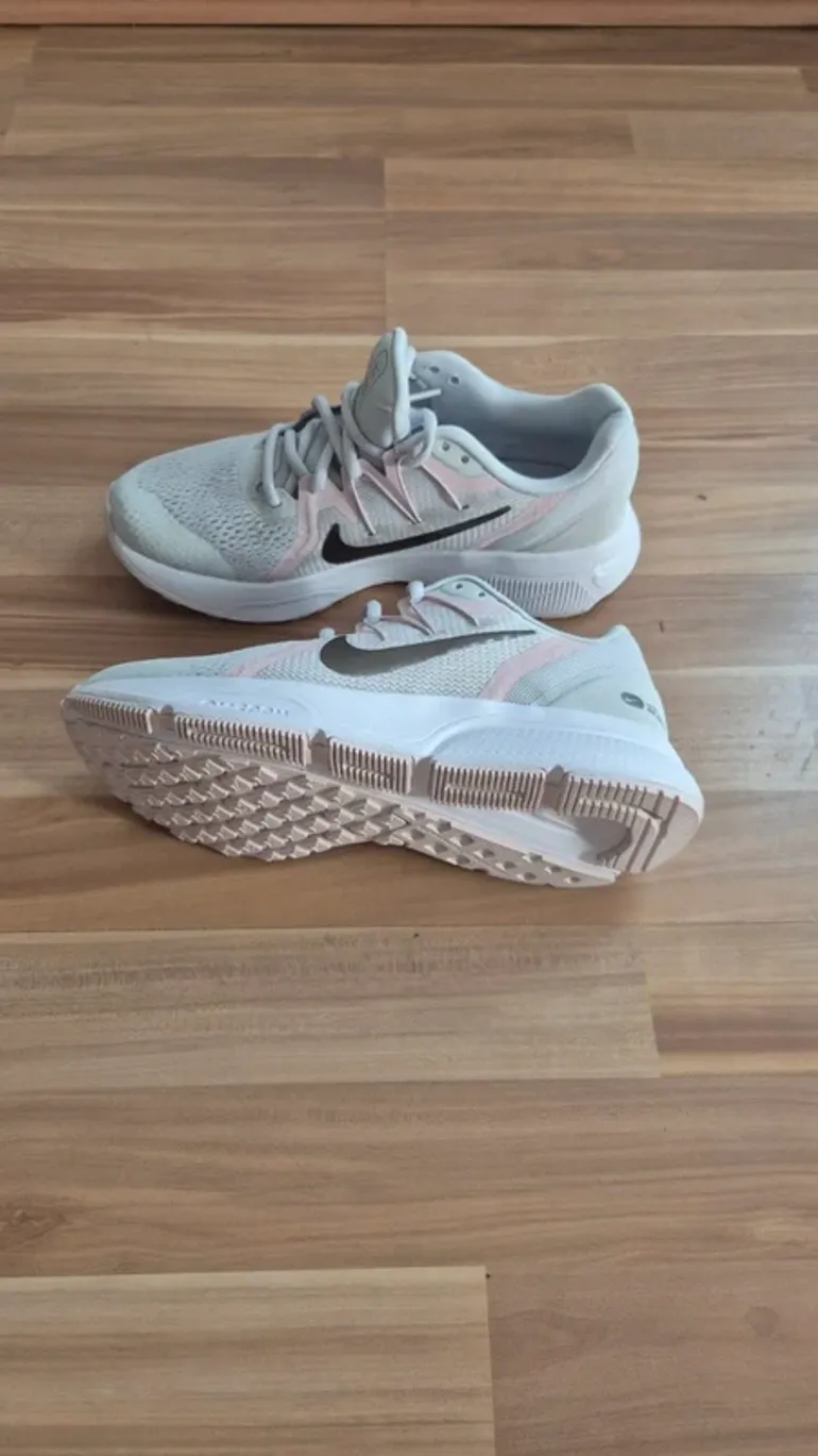 Nike Schuhe bike d'occasion — image 3 sur 4