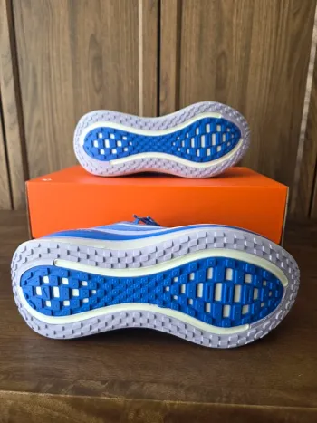 Used Saucony Vomero Plus bike — image 2 of 5