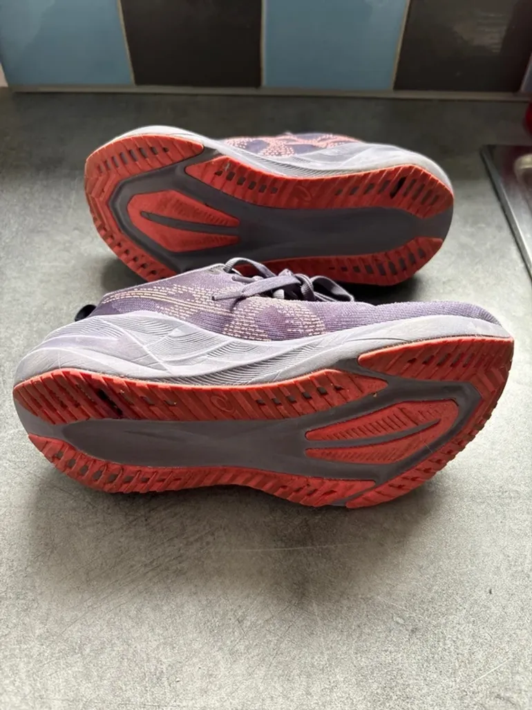 Used Asics Alphablast 5 bike — image 4 of 7