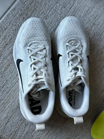 Używany Nike Vomero 18 Running Shoes