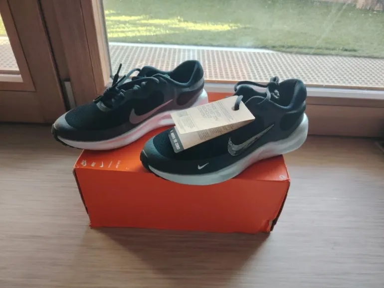 Použité Nike Revolution 7 SE bike — obrázek 2 z 3