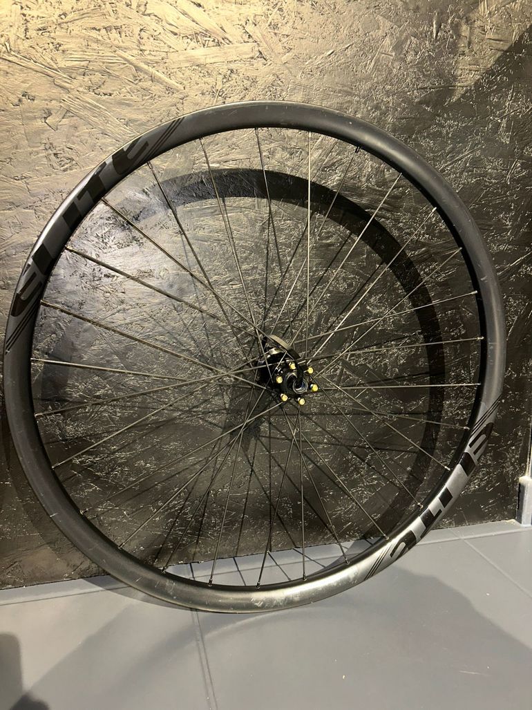 Brugt Elite-Wheels Carbon Wheels ent 2024 bike — billede 4 af 8