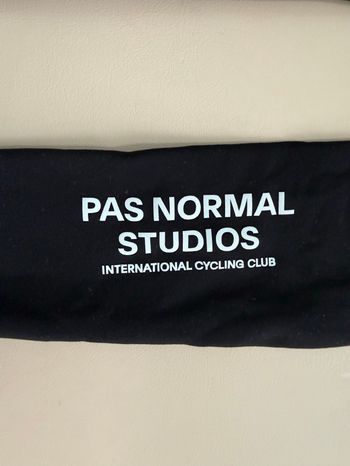 Pas Normal Studios Logo Arm UV Protector bike usato — immagine 2 di 5