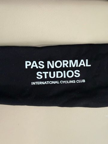 Tweedehands Pas Normal Studios Logo Arm UV Protector bike — afbeelding 2 van 5