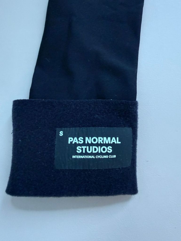 Pas Normal Studios Logo Arm UV Protector bike usato — immagine 3 di 5