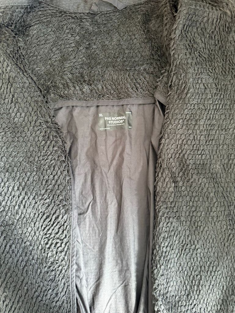 Pas Normal Studios Essential Insulated Jacket bike d'occasion — image 3 sur 9