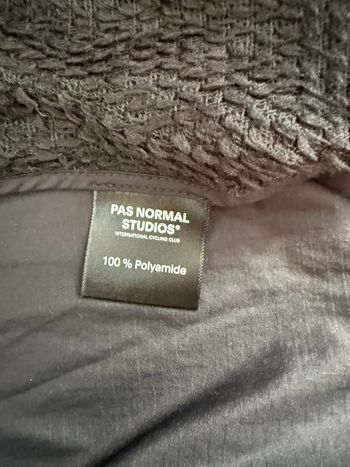 Pas Normal Studios Essential Insulated Jacket bike d'occasion — image 8 sur 9