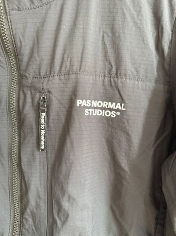 Pas Normal Studios Essential Insulated Jacket bike d'occasion — image 4 sur 9