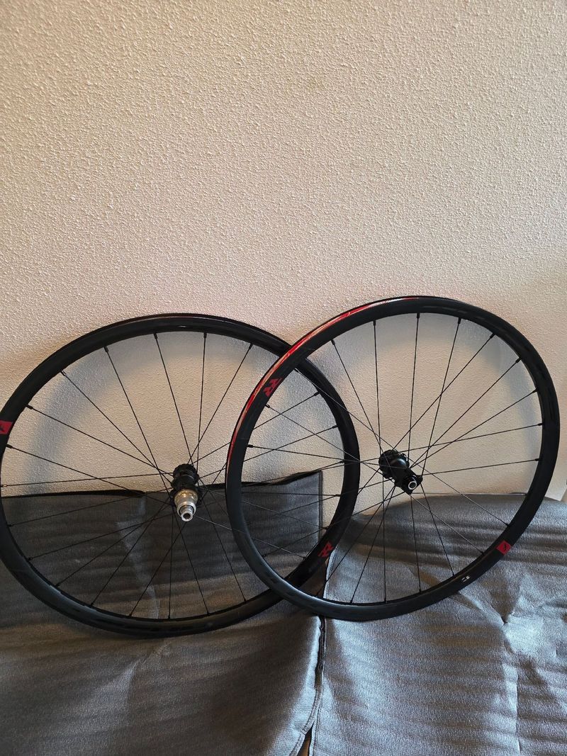 Fulcrum Rapid Red 300 Wheels Wheels de segunda mano