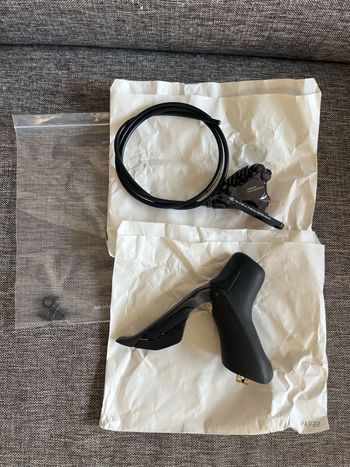 Brugt Shimano Ultegra ST-R8170 Di2 12-speed Left Shifter + BR-R8170 Drivetrain & Pedals