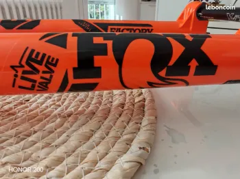 Brugt Fox 36 FLOAT FACTORY LIVE E-TUNED bike — billede 4 af 10