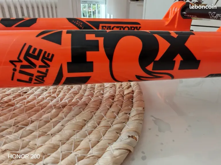 Brugt Fox 36 FLOAT FACTORY LIVE E-TUNED bike — billede 4 af 10