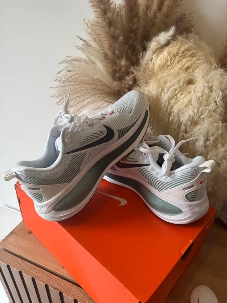 Used Nike Vomero 18 bike — image 6 of 12
