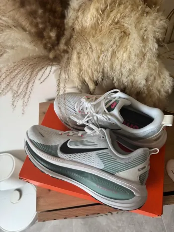 Used Nike Vomero 18 bike — image 4 of 12