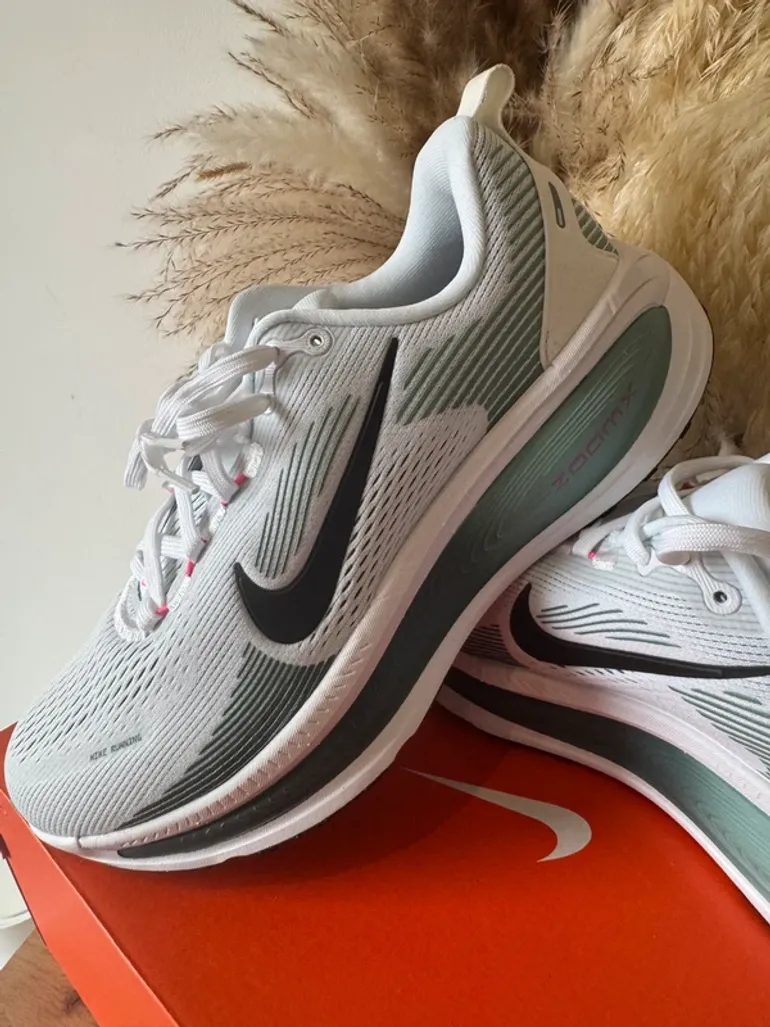 Used Nike Vomero 18 bike — image 8 of 12