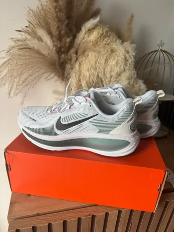 Used Nike Vomero 18 Running Shoes