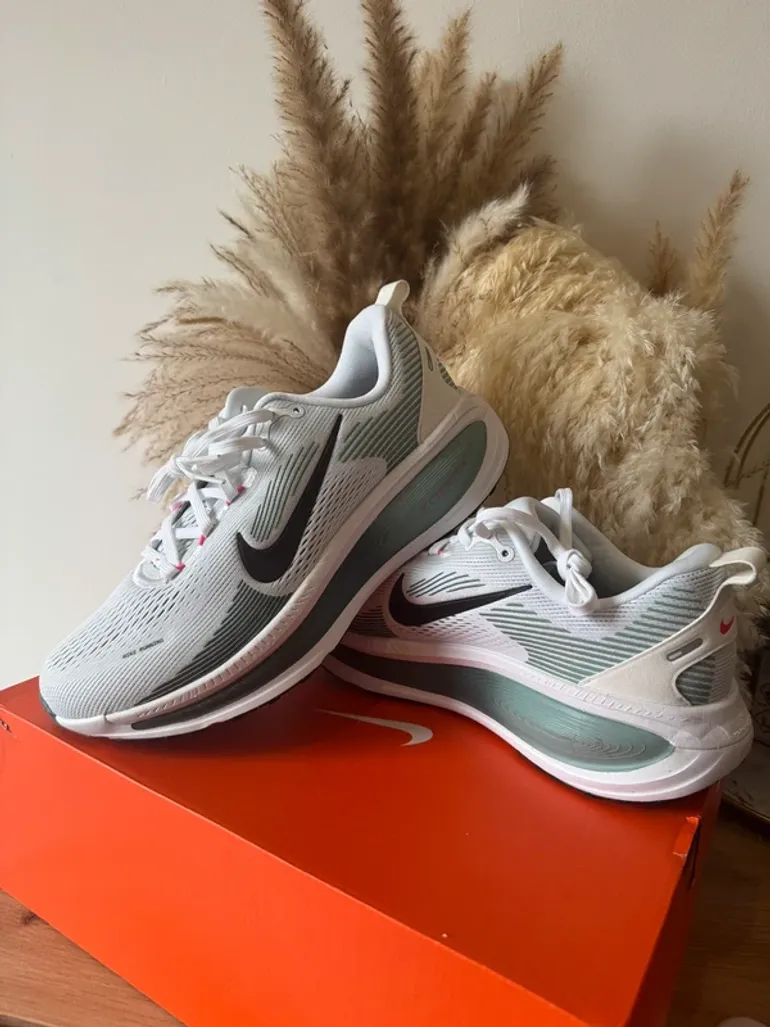 Used Nike Vomero 18 bike — image 7 of 12