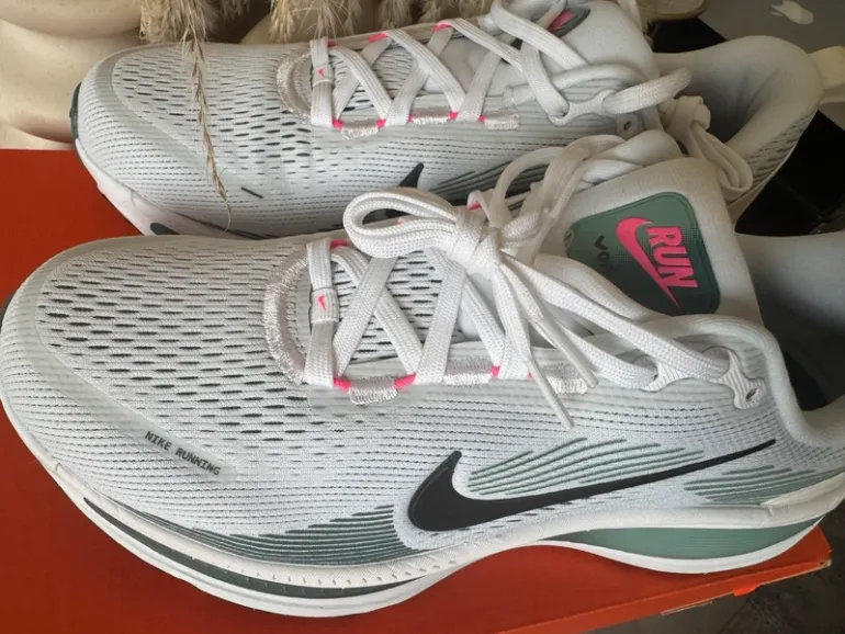 Used Nike Vomero 18 bike — image 9 of 12