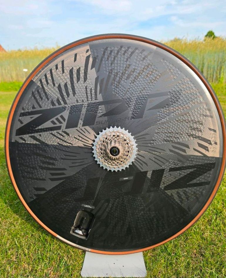Brugt Zipp Super 9 Disc Wheel 2025 bike — billede 2 af 4