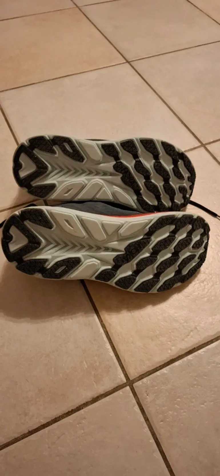 Tweedehands Hoka Clifton 8 bike — afbeelding 2 van 4