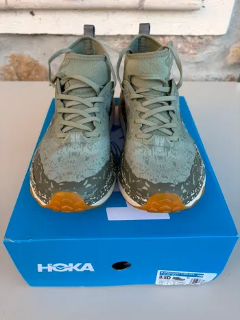 Used Hoka Speedgoat 6 Mid GTX bike — image 3 of 6