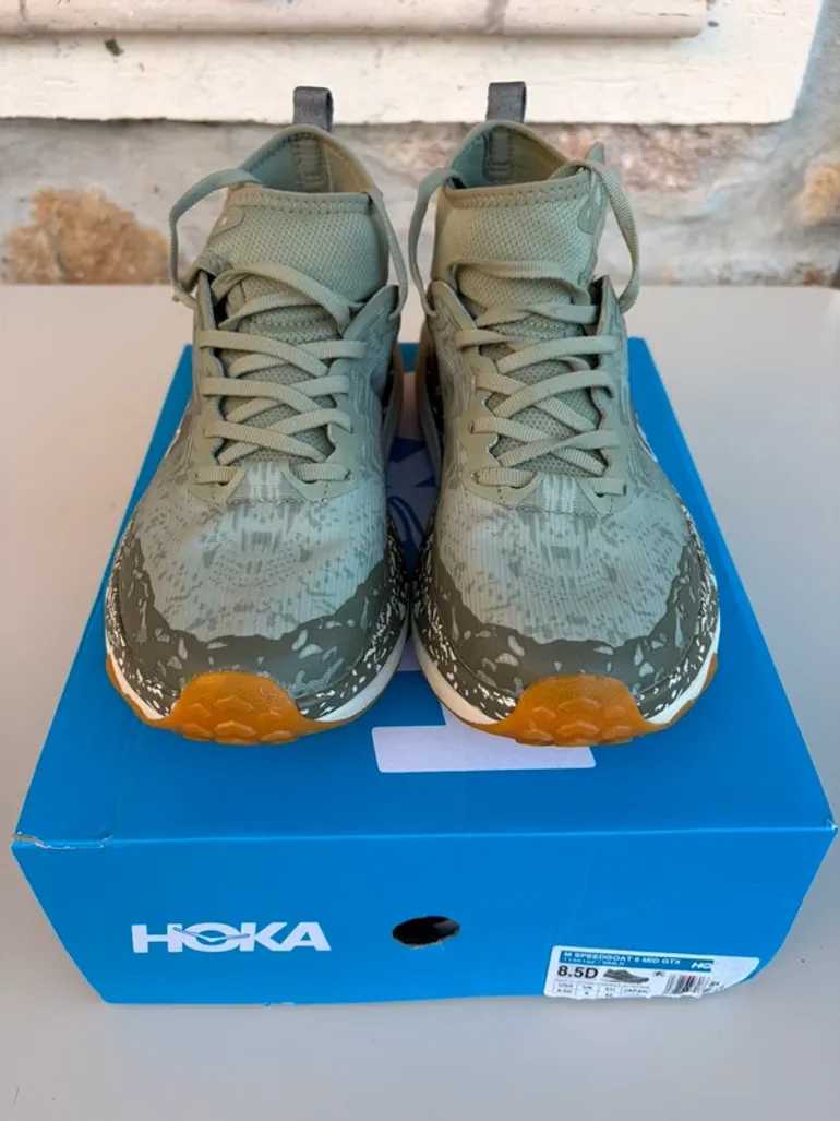 Used Hoka Speedgoat 6 Mid GTX bike — image 3 of 6