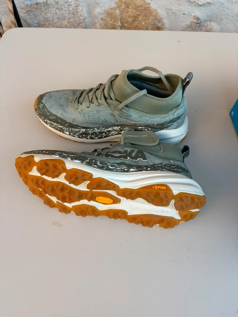 Used Hoka Speedgoat 6 Mid GTX bike — image 2 of 6