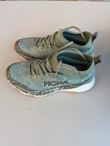 Käytetty Hoka Speedgoat 6 Mid GTX Running Shoes
