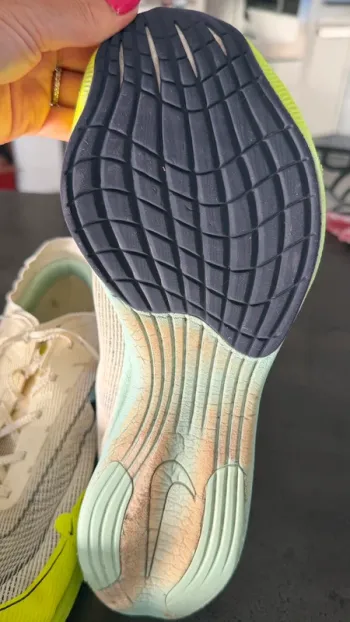 Used Nike ZoomX Vaporfly Next% 2 bike — image 5 of 9