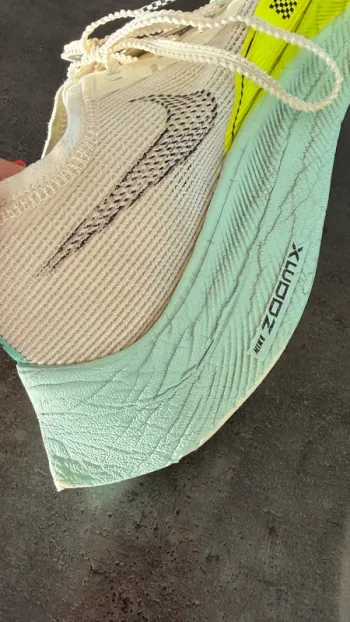 Used Nike ZoomX Vaporfly Next% 2 bike — image 3 of 9