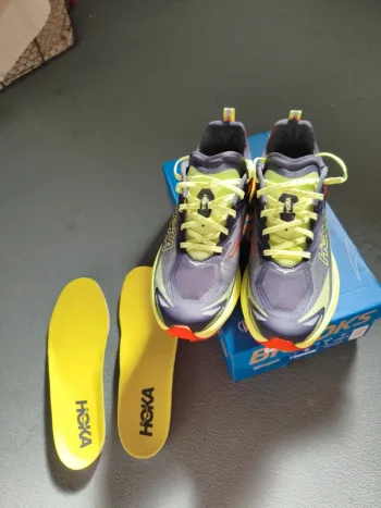Used Orange Zinal 3 Running Shoes