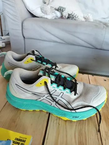 Used Asics Trabuco Running Shoes