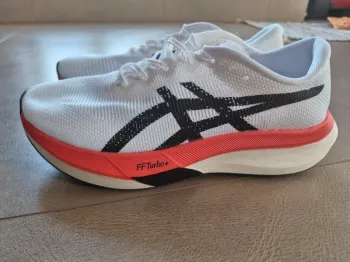 Asics Metaspeed Sky Paris bike d'occasion — image 2 sur 4