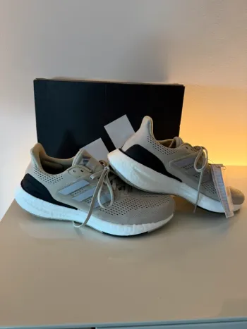 Použité Adidas Pureboost 23 Running Shoes