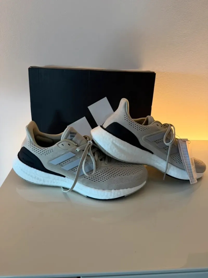 Używany Adidas Pureboost 23 Running Shoes