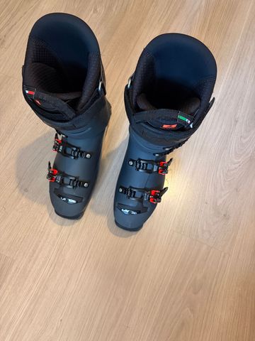 Použité Lange Shadow 120 LV Ski Boot 2024 Skiing & Skitouring