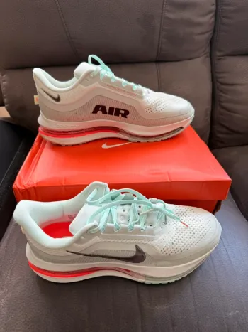 Pegasus Air Zoom Running Shoes usato