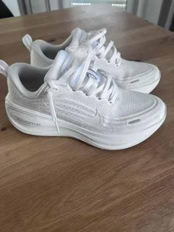 Used Nike Vomero Running Shoes