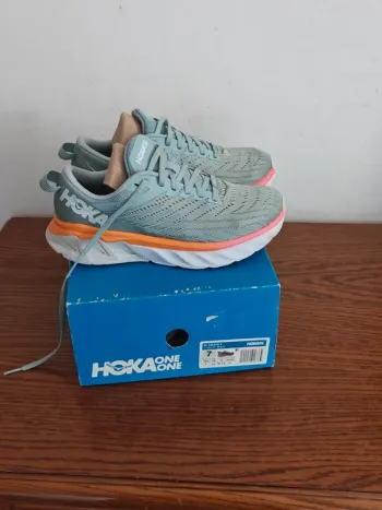 Použité Hoka Arahi 4 Running Shoes