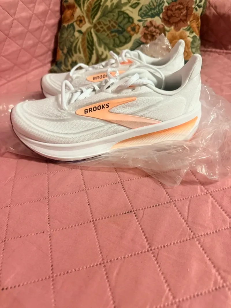 Used Brooks Revel 9 Running Shoes