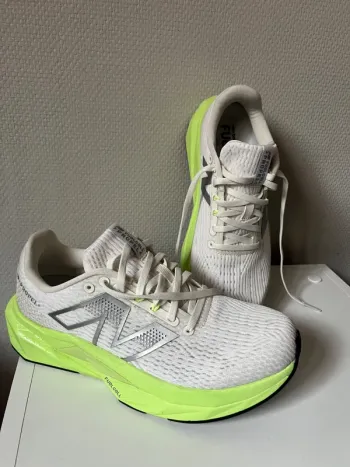 New Balance FuelCell Propel V5 Running Shoes usato