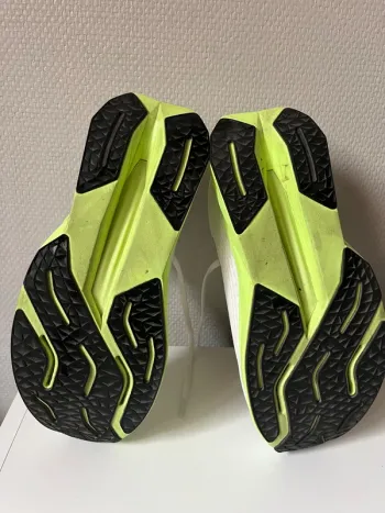 Used New Balance FuelCell Propel V5 bike — image 2 of 4